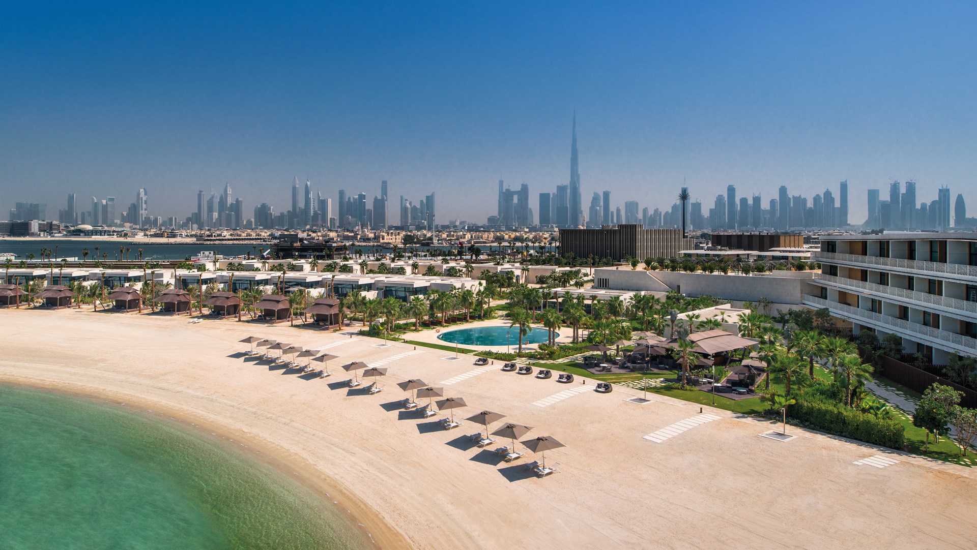 Een glinsterend juweel op een eiland in de vorm van een zeepaardje Bulgari Resort Dubai