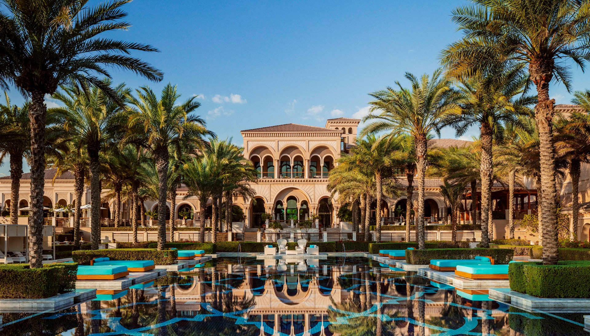 Een elegante oase met weelderige tuinen op het Palm Island in Dubai. One&Only The Palm