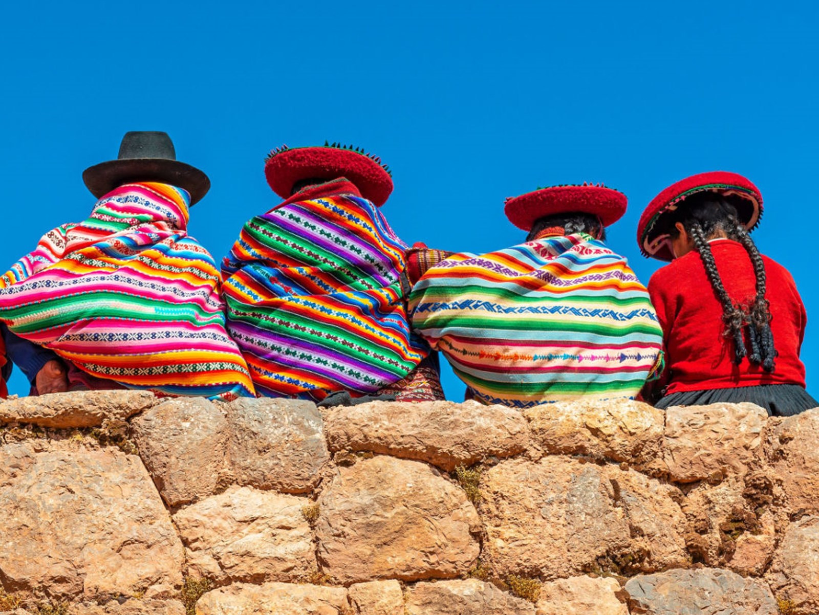 Peruviaanse burgers in lokale klederdracht. ©Shutterstock